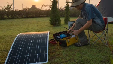 man tests his flexible solar panel