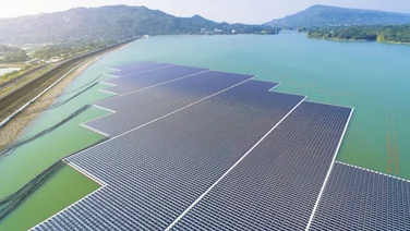 floating solar panel farm