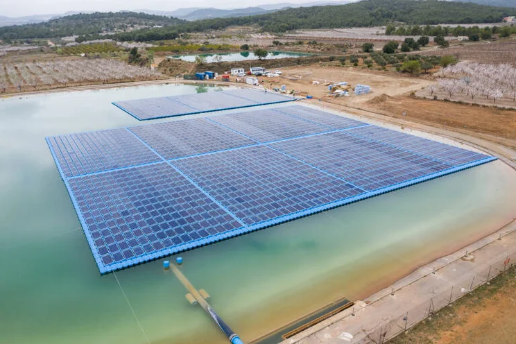 solar panels on water in valencia
