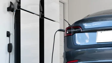 Solární baterie pro nabíjení automobilu